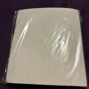 Off-white flat sponges